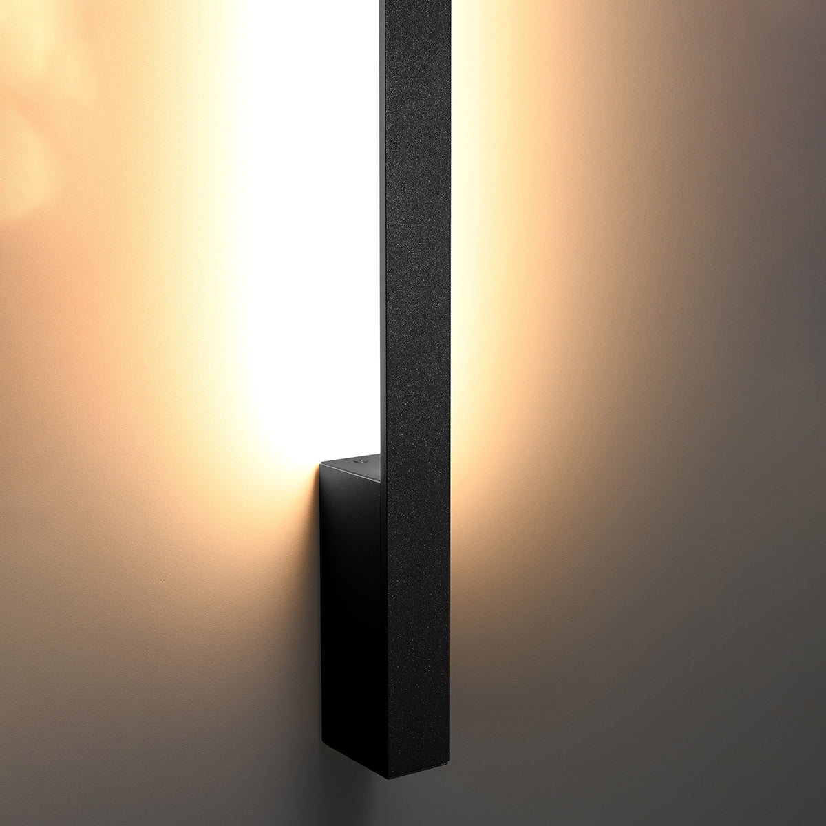 Wall lamp LAHTI M black 3000K