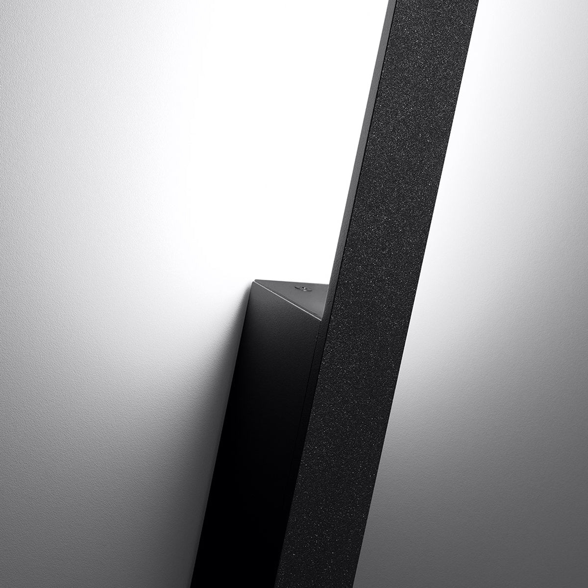 Wall lamp LAHTI L black 4000K