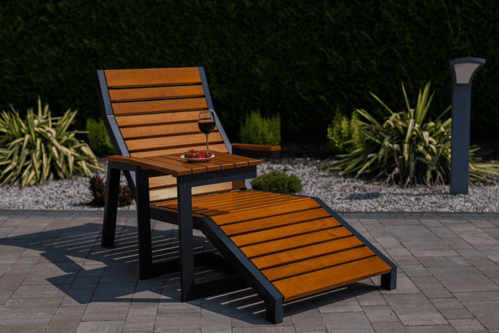 Modern garden lounger with table